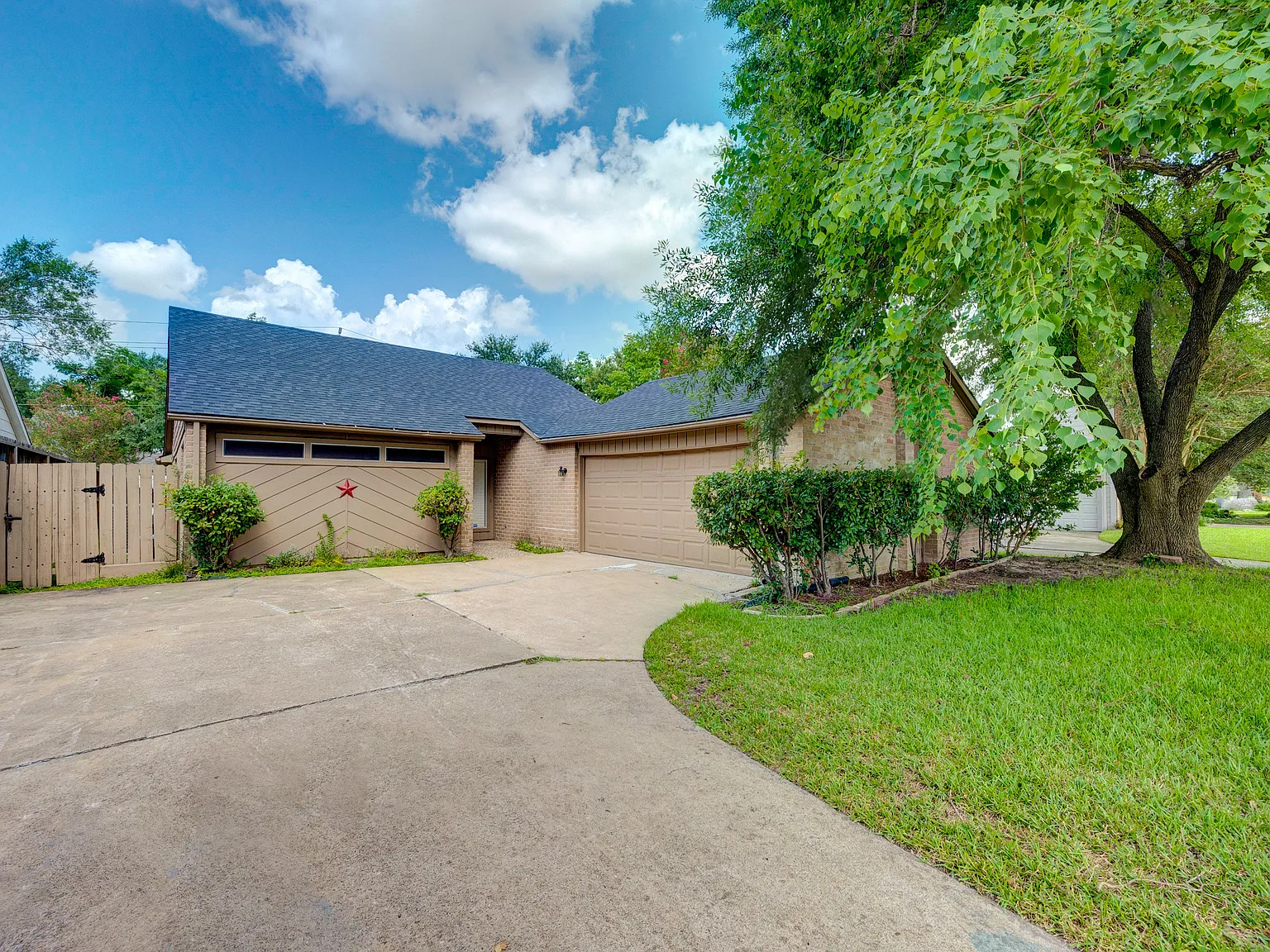 3 bed, 1903 sqft, $2,650 — Photo 1