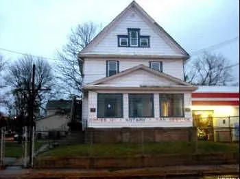 975 Brown St photo 1