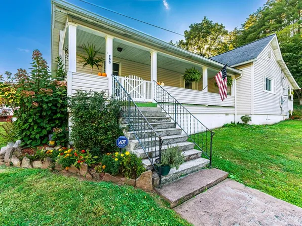 790 Coal River Mountain Rd, Mount Hope, WV 25880