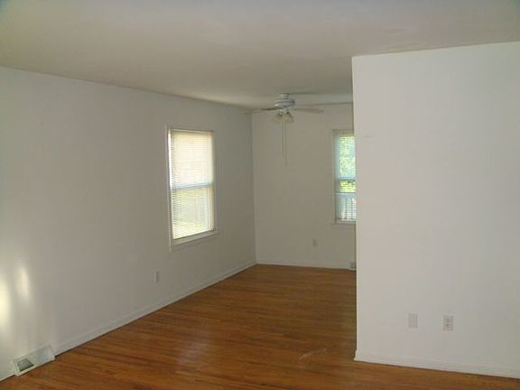 4th image of 9237 W 100th St