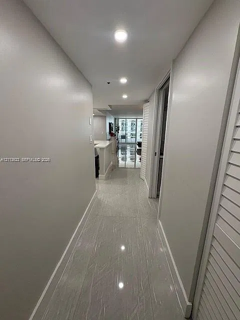 Venetia Condo — Photo 2