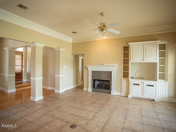 5th image of 611 Southlake Cir