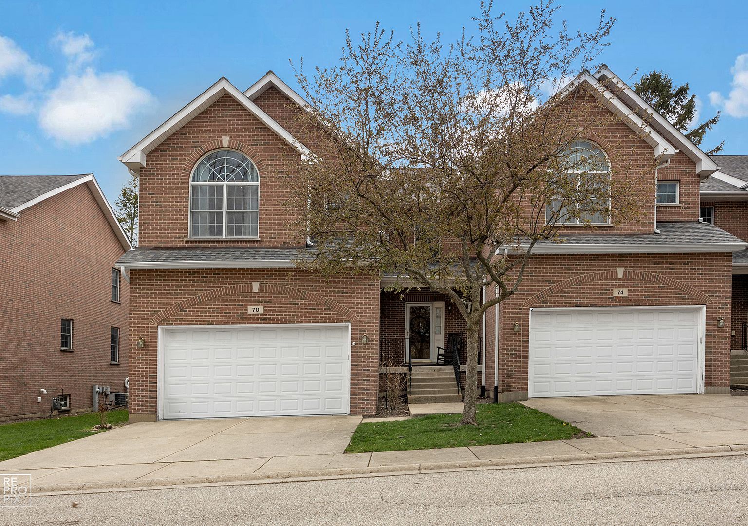 70 N Leslie Ln, Palatine, IL 60067 | Zillow
