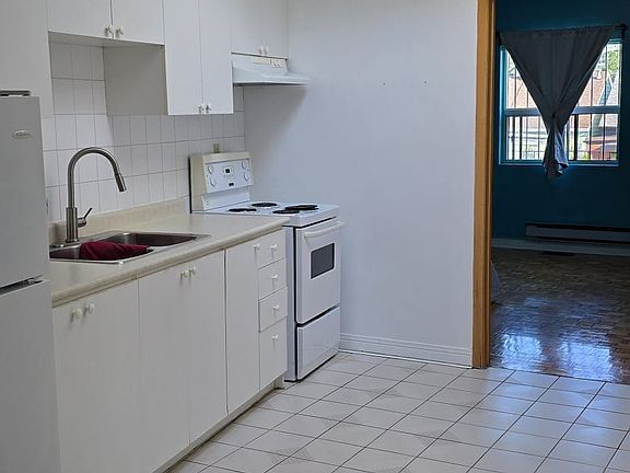 5th image of 1584 Dundas St W APT 2