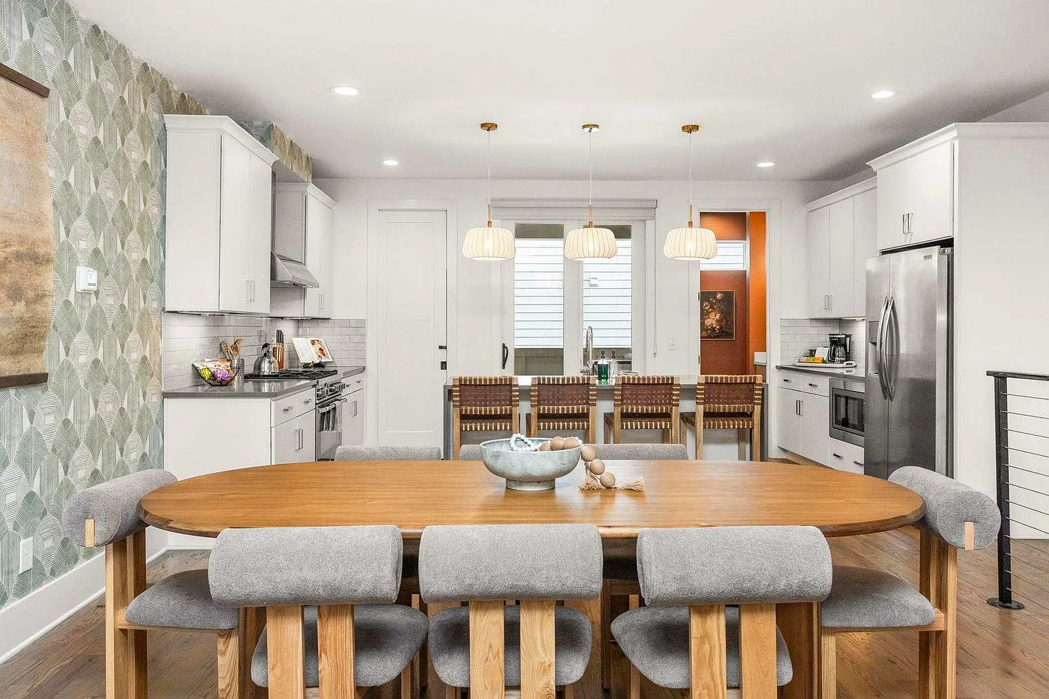 4 bed, 4.0 bath, 2497 sqft, $5,304 — Photo 2