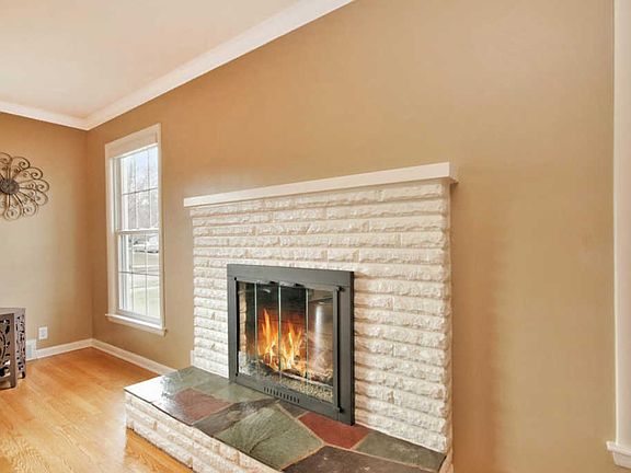4th image of 2811 Oakwood Dr SE