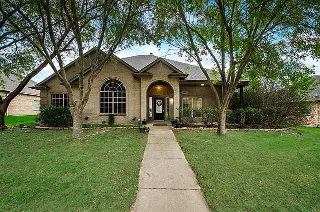 1st image of 405 Pecan Hollow Dr