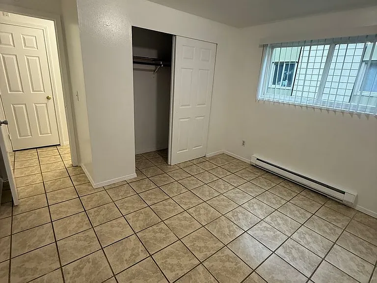 Rochelle Apartments — Photo 8