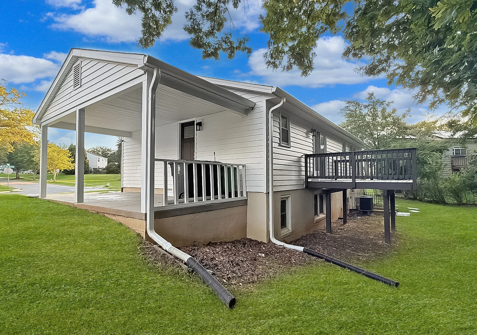 Spacious 5BR/3BA Home with Two Kitchens, Deck & Driveway! — Photo 3