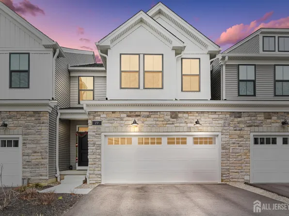 77 Mustang Dr, Manalapan, NJ 07726