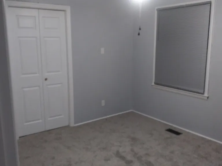 924 Spruce St — Photo 1