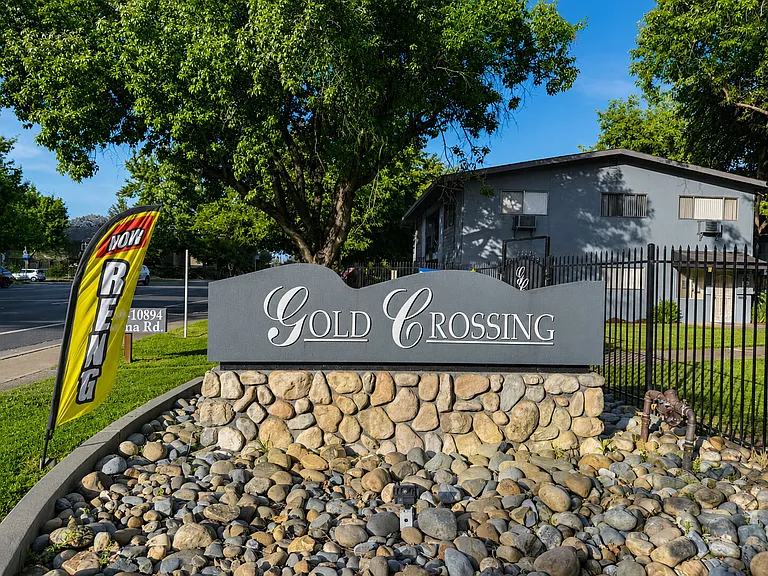 Gold Crossing Apartments — Photo 22