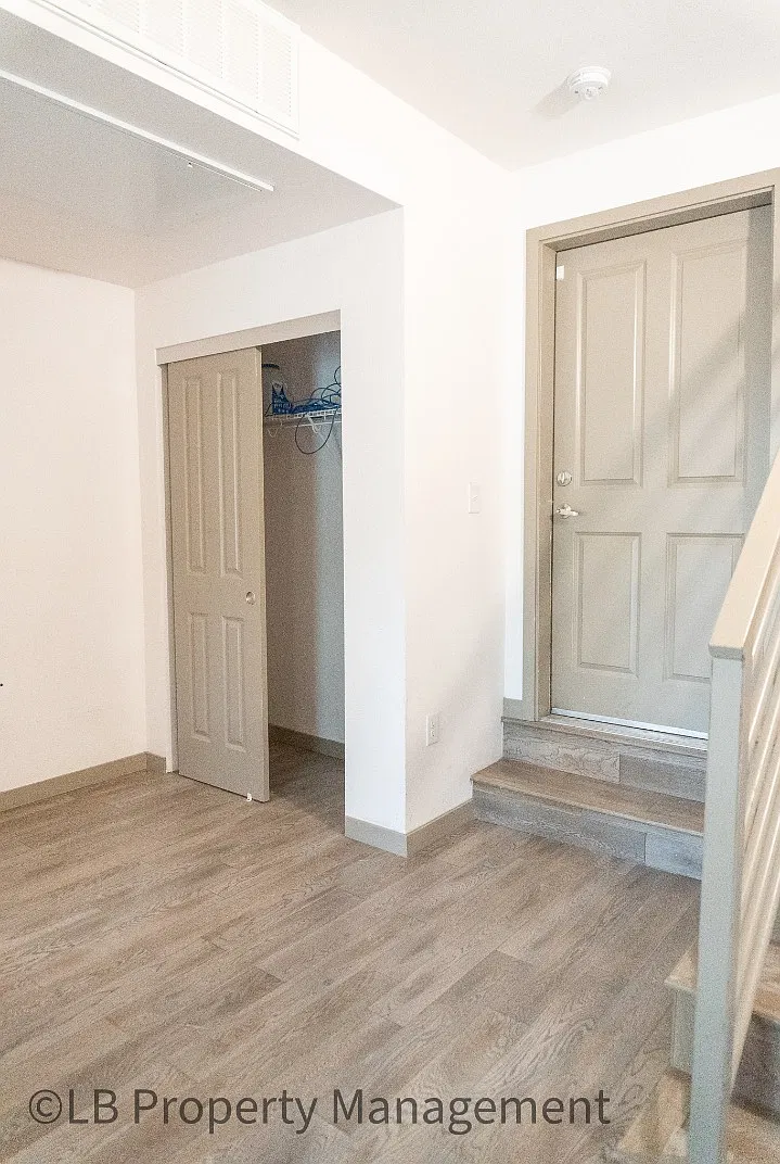 2200 Tremont Pl - 2200 Tremont Place, Unit 3 — Photo 4