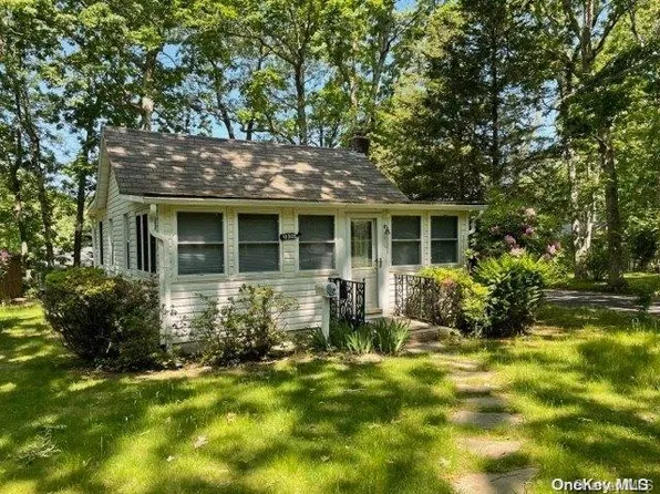 10305 Soundview Avenue, Southold, NY 11971