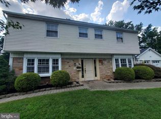 40 Crestview Dr, Willingboro, NJ 08046