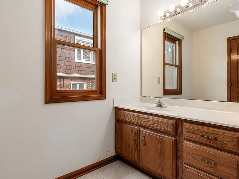 100 E Dublin Granville Rd — Photo 8