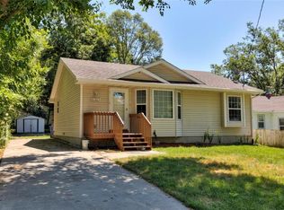 2323 E 39th Ct, Des Moines, IA 50317