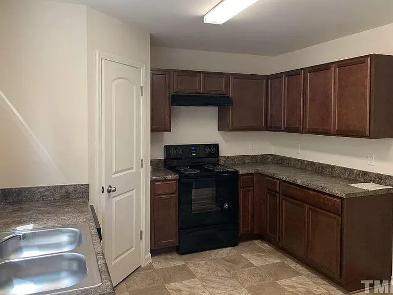 605 Minnestott Way — Photo 9