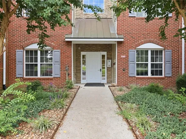 6941 Hanesbrook Cir APT 104, Clemmons, NC 27012