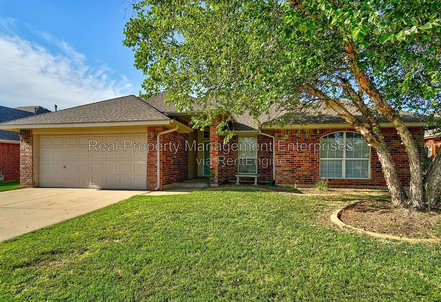 4 bed, 2.0 bath, 1949 sqft, $1,995 — Photo 1