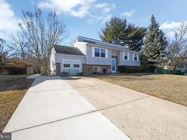 121 Capella Rd, Turnersville, NJ 08012