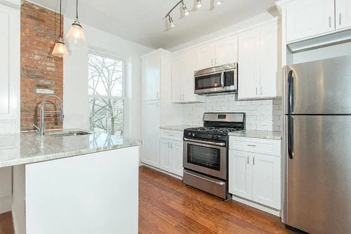 315 Beacon Apartments — Photo 16