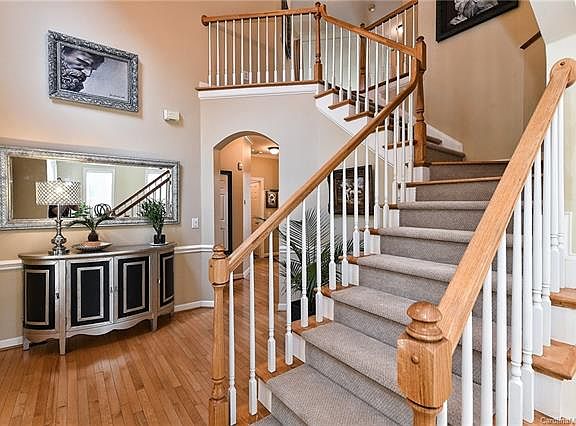 3rd image of 6214 Robin Hollow Dr