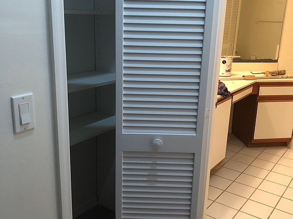 Master Reach in Closet