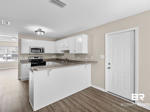 5th image of 16377 Mansion St