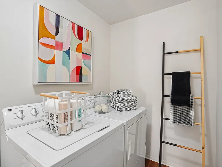 Fairmont Park Apartments — Photo 33