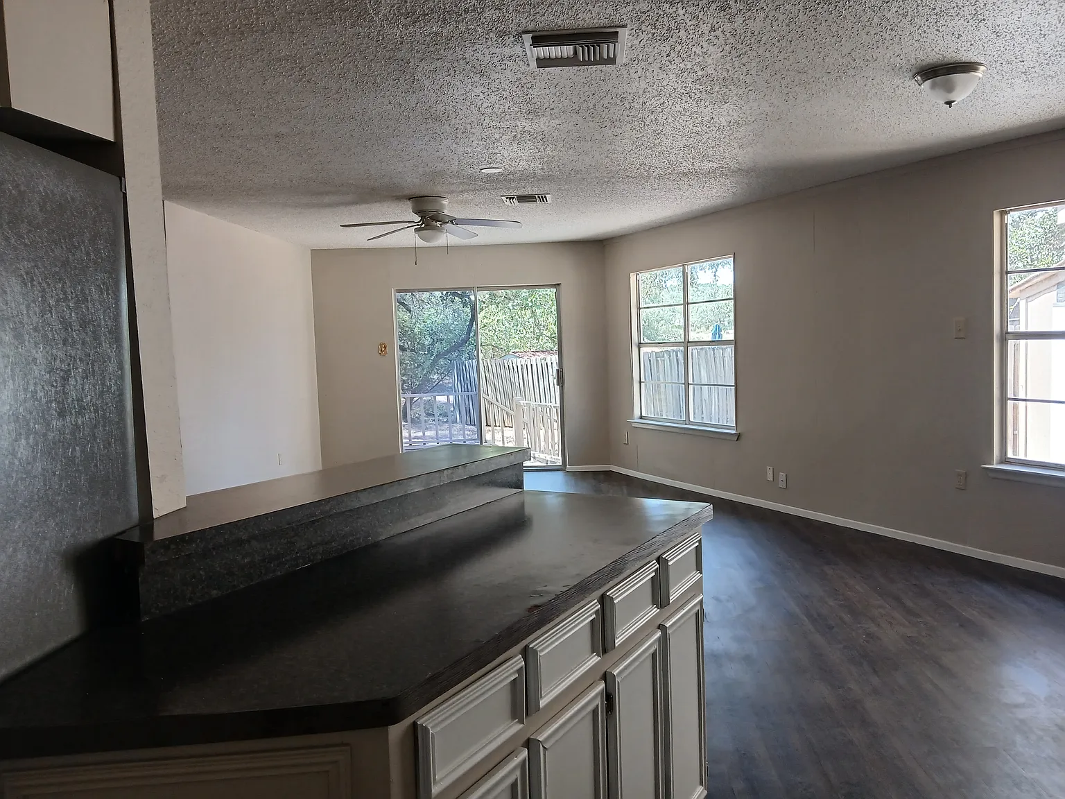 2 bed, 1200 sqft, $1,500 — Photo 4