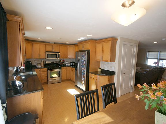 2nd image of 18 Putnam St #2