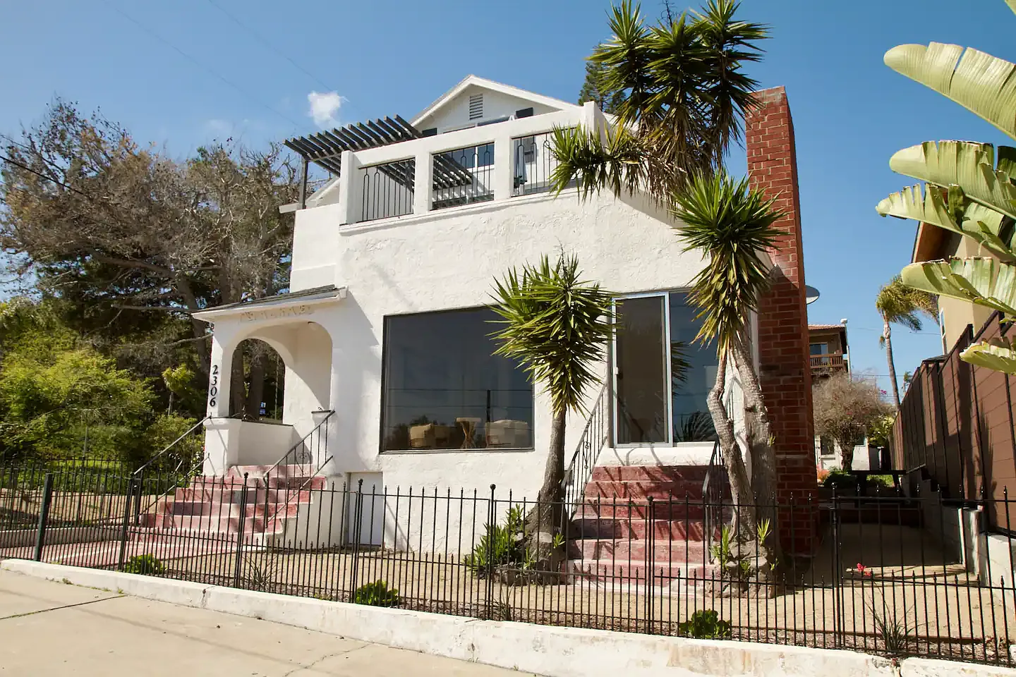5 bed, 1900 sqft, $9,295 — Photo 2