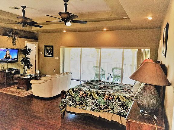 834 sf master upstairs 