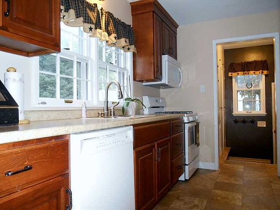 3rd image of 1101 W Pike St