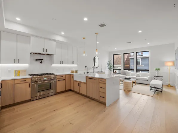 136 W 8th St #3, Boston, MA 02127