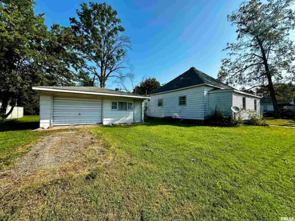 820 Dewey St, Eldorado, IL 62930