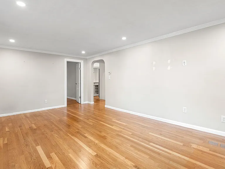 17 Scott Ave — Photo 10