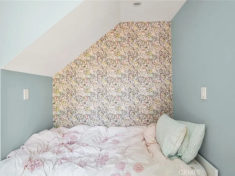 390 N Cambridge St — Photo 29