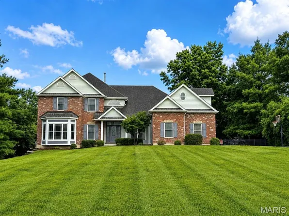 335 Summit Rd, Fenton, MO 63026