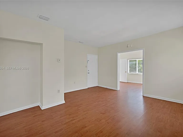 109 NW 6th Ave #8 — Photo 2