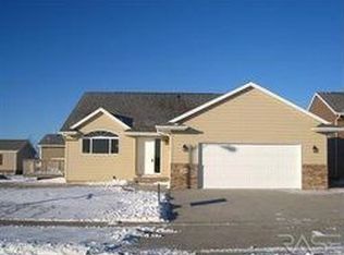 2809 N Pampas Grass Ave, Sioux Falls, SD 57107