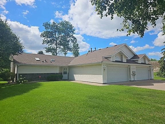 3rd image of 9239 Yorkshire Ln N