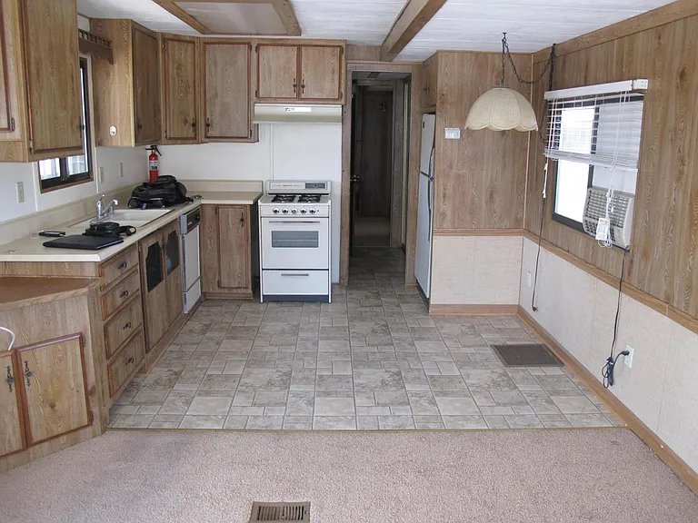 984 Acorn Dr — Photo 11