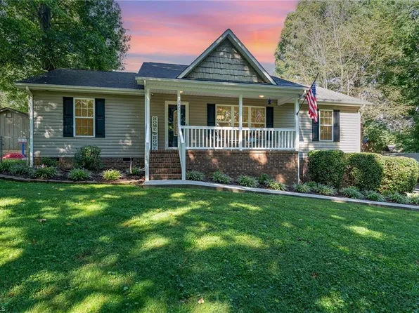 3471 Lamp Light Dr, Randleman, NC 27317