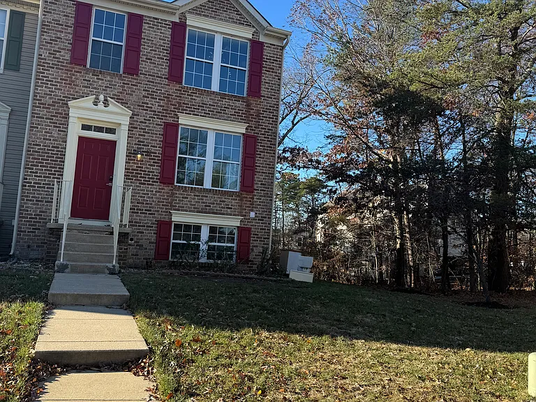 46 Coachlight Dr — Photo 1