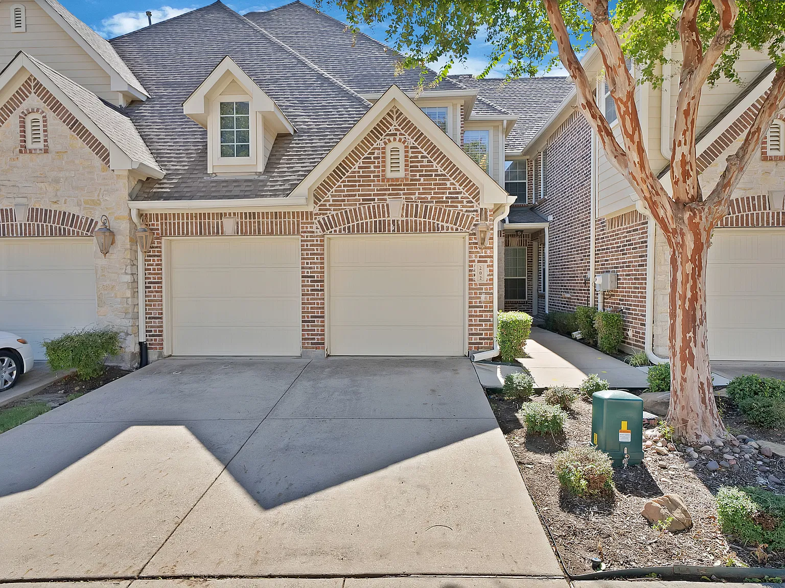 2 bed, 2.5 bath, 1581 sqft, $2,700 — Photo 1