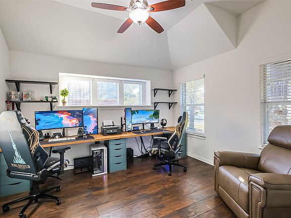 5th image of 2019 Knoll Oak Ln