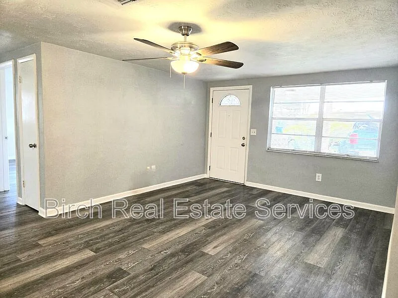 3 bed, 2.0 bath, 1096 sqft, $1,695 — Photo 4