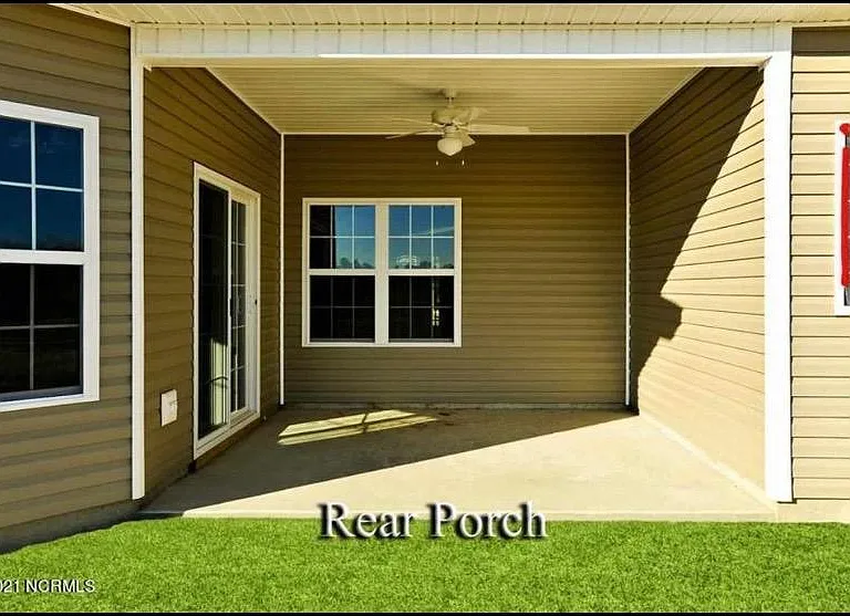 417 Amethyst Ct — Photo 3